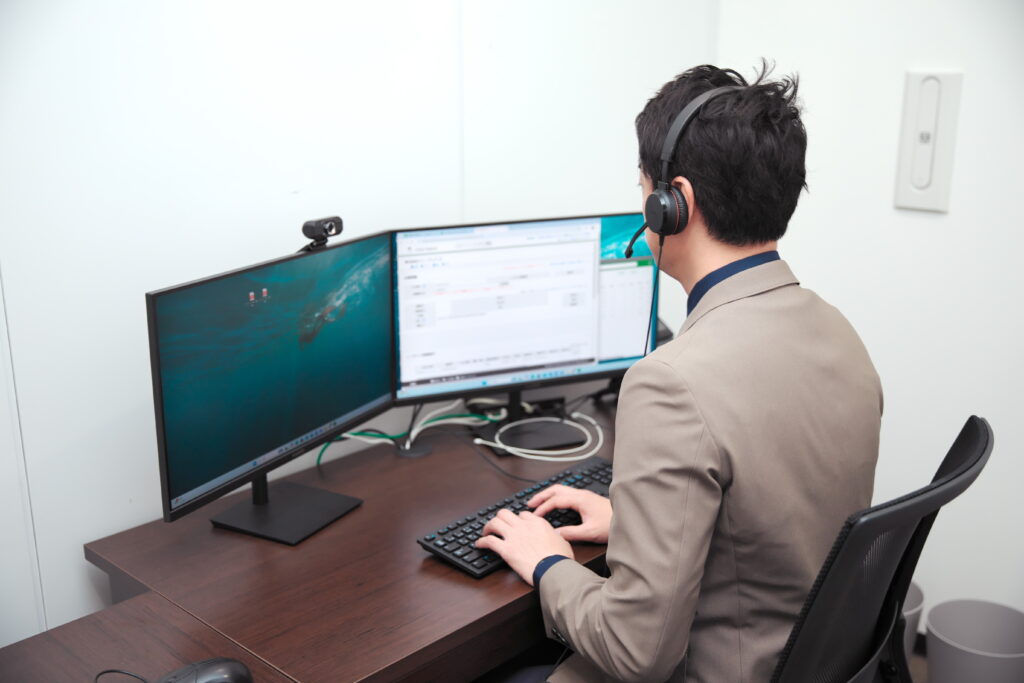 リストを作成している田中代表