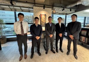 会社訪問している代表の田中祐貴