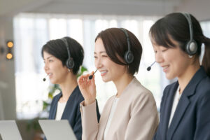 テレアポしている女性達