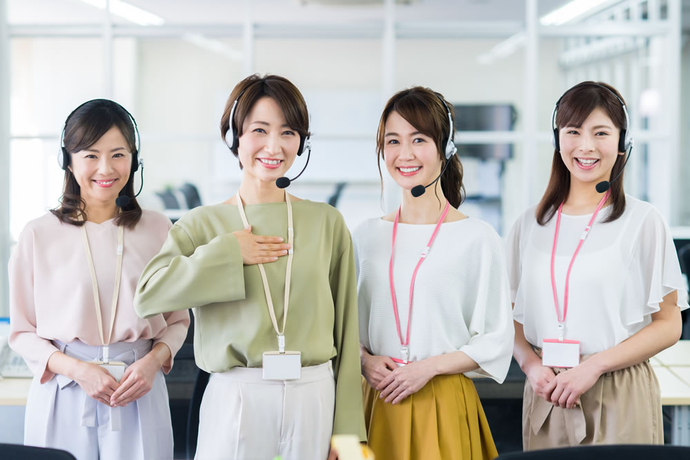 コールセンターで働く女性たち
